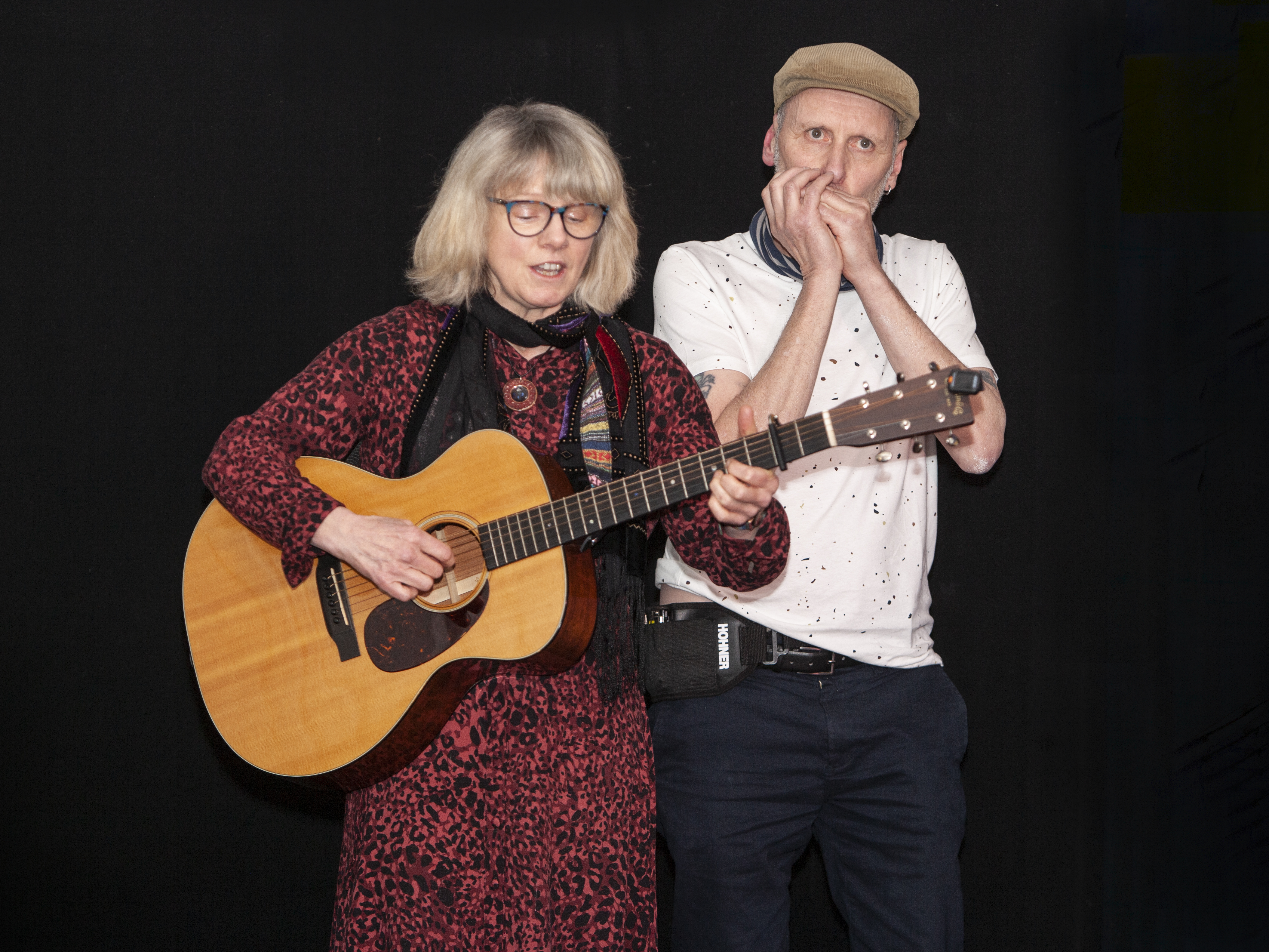 Jan and Paul singing folk